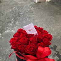 Красные розы в коробке 23 шт - Крэнлей