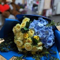 Blue and yellow bouquet - Belyavintsy