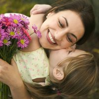 Трогательные подарки на День матери в России