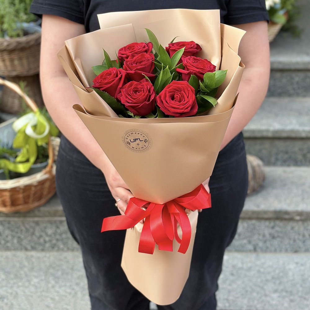 Bouquet of 7 red roses